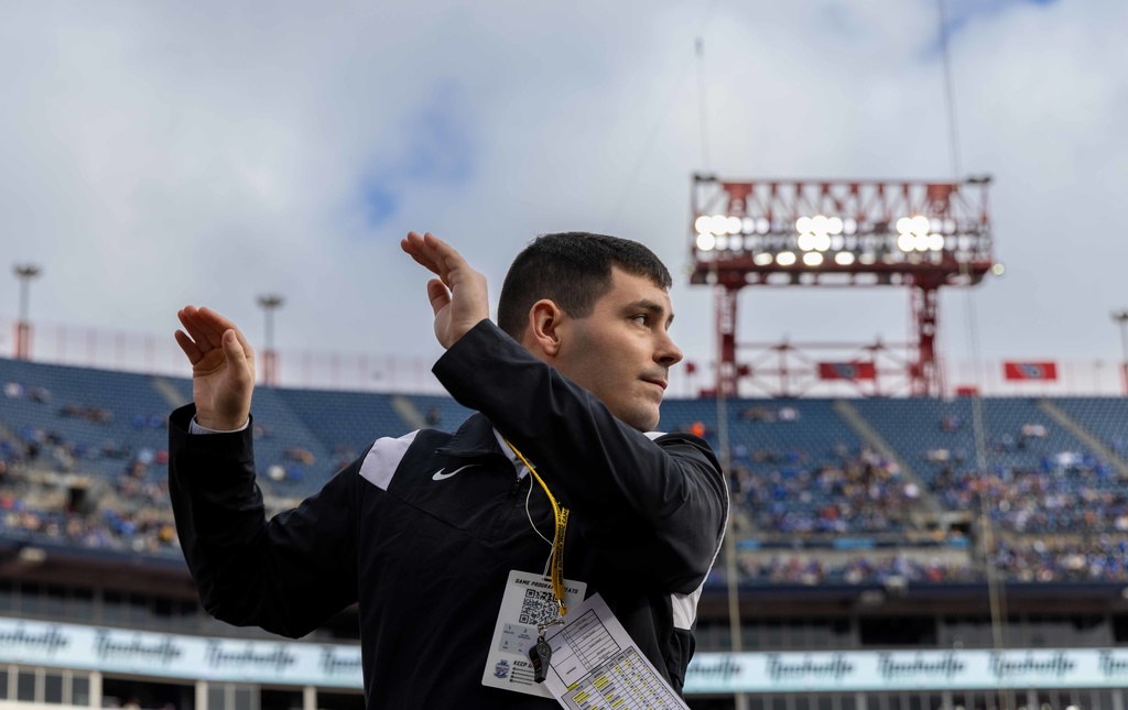 Nick Miller Conducting at the Music City Bowl